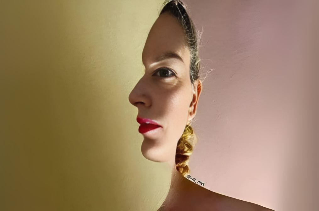 Ritratto di donna di profilo, con metà del viso in ombra